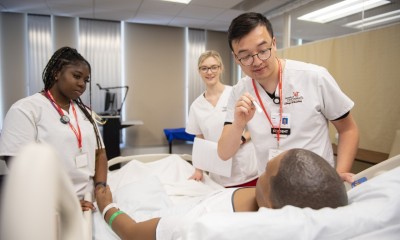 Nursing students with a simulated patient